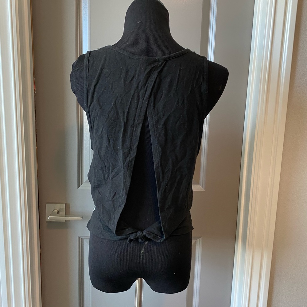 Workout top - Picture 2 of 2